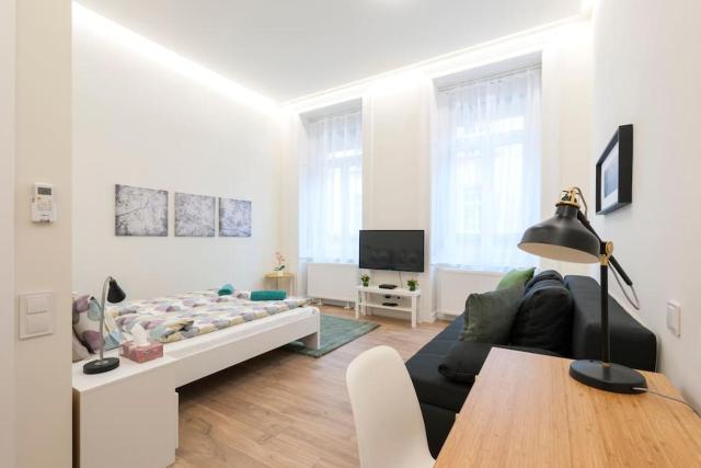 LUXURY NEW-3BDR 3BTH SAUNA!CITY CENTER