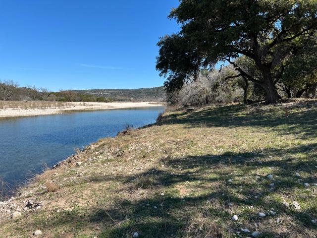 Nueces River Cabins-Pecan Cabin