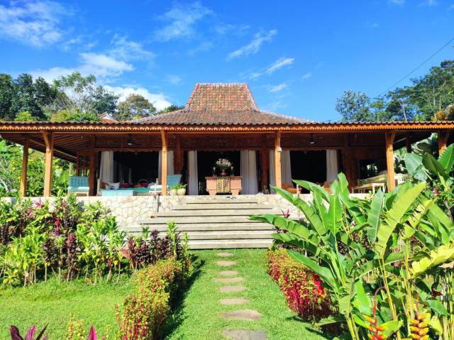 Joglo Omah Kempalan, Private Pool Villa in Sentul, Bogor