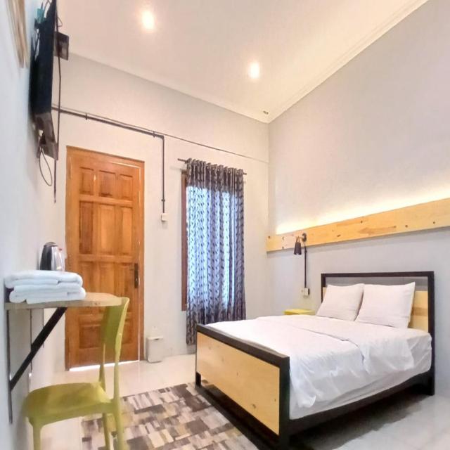 Kenewae Living Near Alun-alun Wonosari Mitra RedDoorz