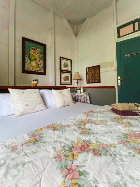 Ruma Kaca Simanindo Bed Breakfast