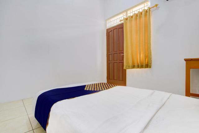 SPOT ON 93988 Guest House Wijaya Syariah Near alun alun kota purwokerto