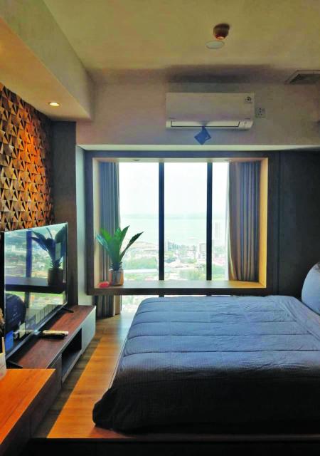 Newly Renovated 55th Floor Seaview Unit Pollux Batam