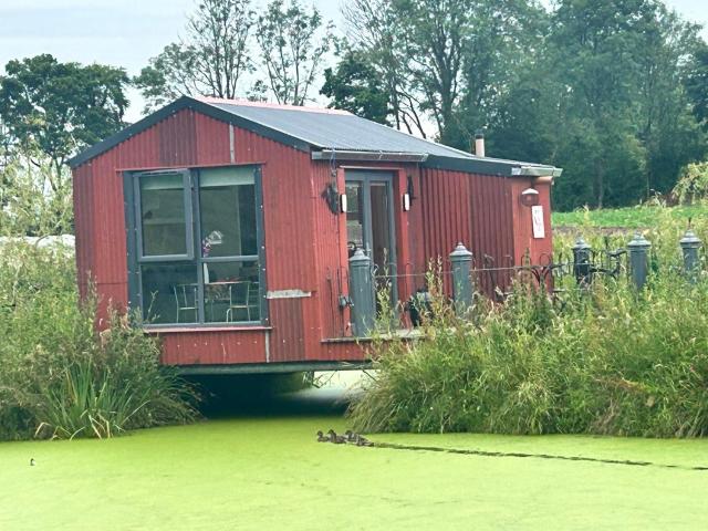 Red Sheds Cabin 'Herons Den'