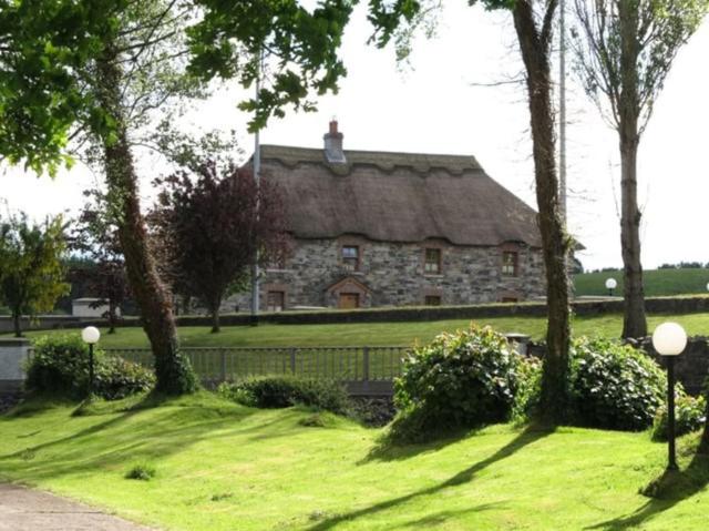 An Maide Bán, Cootehill