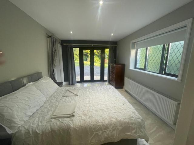 Self Contained Double Ensuite Room with private sitting room