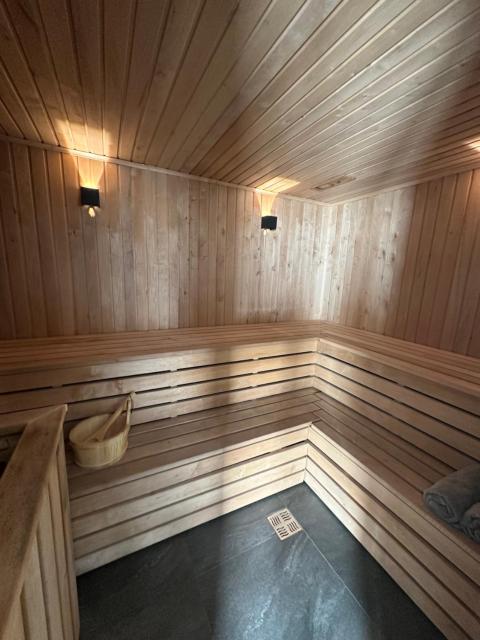 Exclusive Private Sauna & Hot tube Jacuzzi ONLY from 12 pm till 22 pm