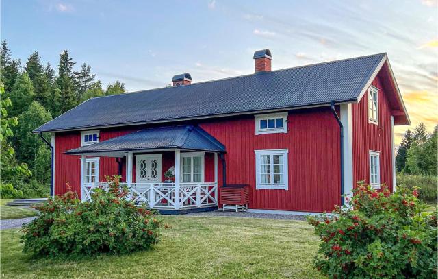 Gorgeous Home In Gräsbo With Sauna