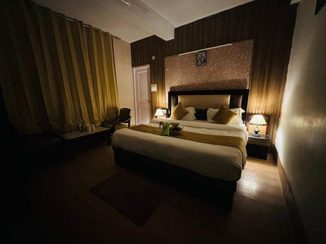 Hotel Eagle central Heated #Dalhousie Cannt #Luxury Rooms & 3 Star Hotel in Dalhousie