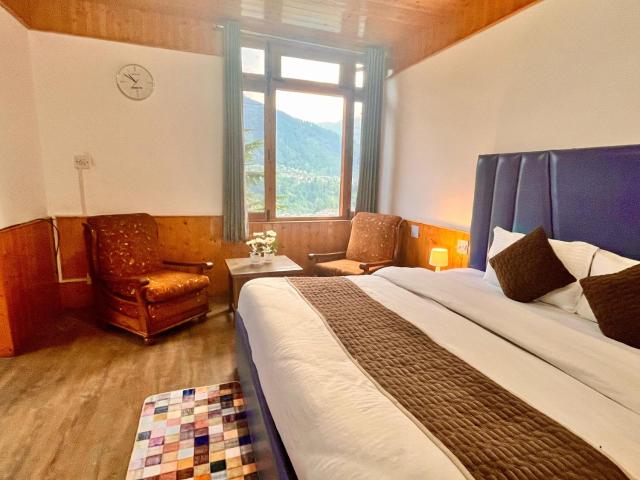 Himalayan Nomad Cottage, manali ! all 2 bedroom independent cottages ! personal lawn every cottage ! parking ! scenic mountains view ! spacious rooms !