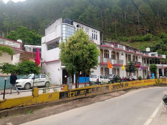 Hotel diyaraj barkot sarukhet