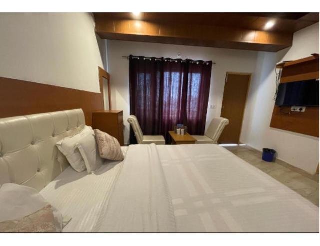 Hotel Atithi, Near Yes Bank, Mall Road, Mussoorie