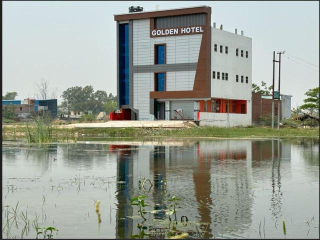 GOLDEN BAR AND HOTEL