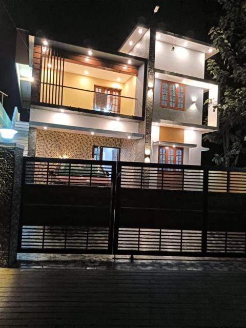 Hollies Villa (2BHK)