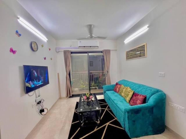 hillview comfy flat in Dahisar