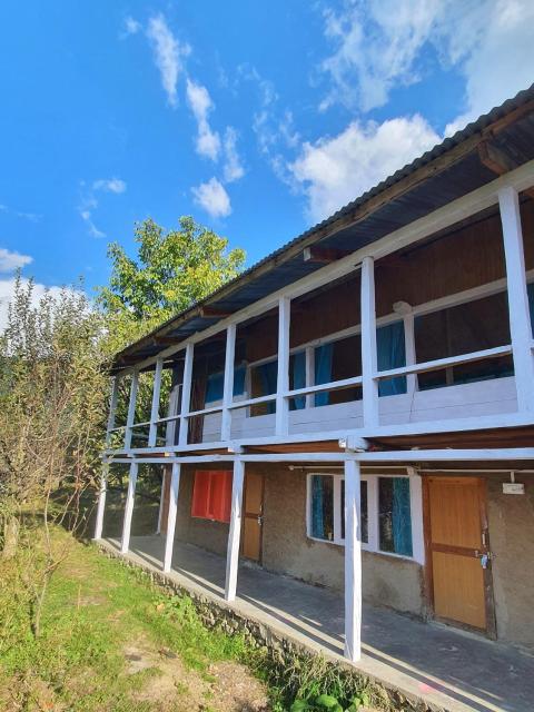 Mudhouse Cottage in Apple Orchard - Sainj Valley