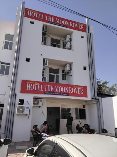 Hotel The Moon Rover