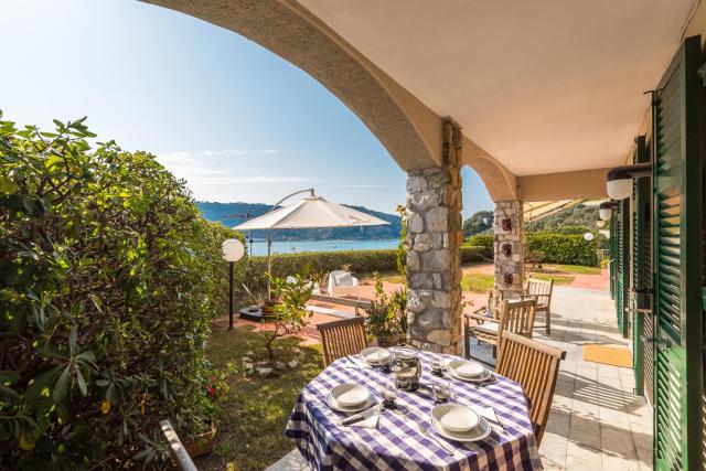 La terrazza tra cielo e mare