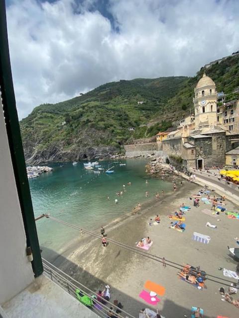 Il mare alla finestra (Vernazza) - GenovaInRelax