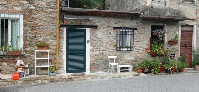 The small waterfall house, la cascatella