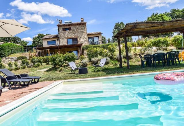 Detached villa with private pool 90km from Rome