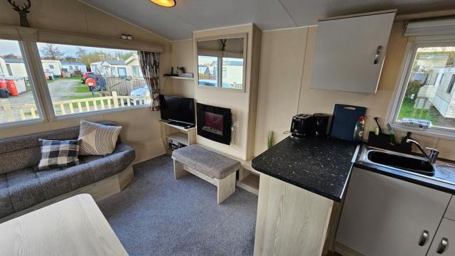 Cosy Static Caravan on 7 Lakes