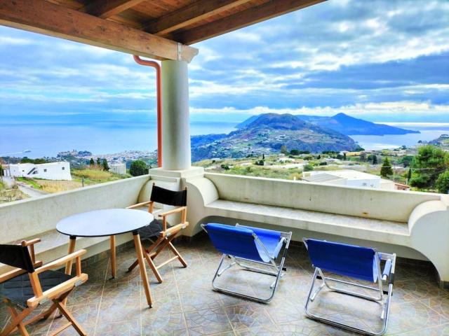 Scirocco Eolie with sea view!