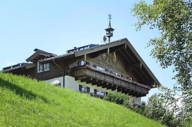 Landhaus Salzburg, Dienten