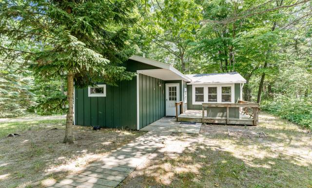 Whiskey Creek Cottage- Private Lake Michigan Beach Frontage