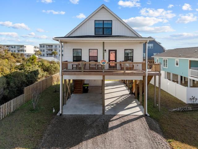 Spacious 3-Bedroom Retreat in Oak Island, NC, Just a Short Stroll to the Beach