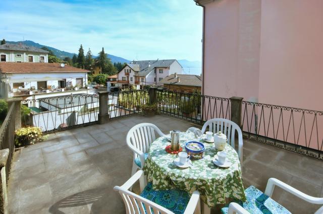 CASA DEI POETI LEOPARDI - Two-Room Apartment with Terrace and Partial Lake View