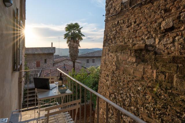 Caporali 23 - 3 Bedrooms with Balcony - ItalyWeGo