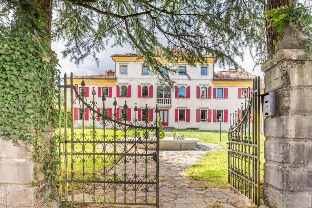 Belluno Timeless Charm - Stunning Aparment in Villa