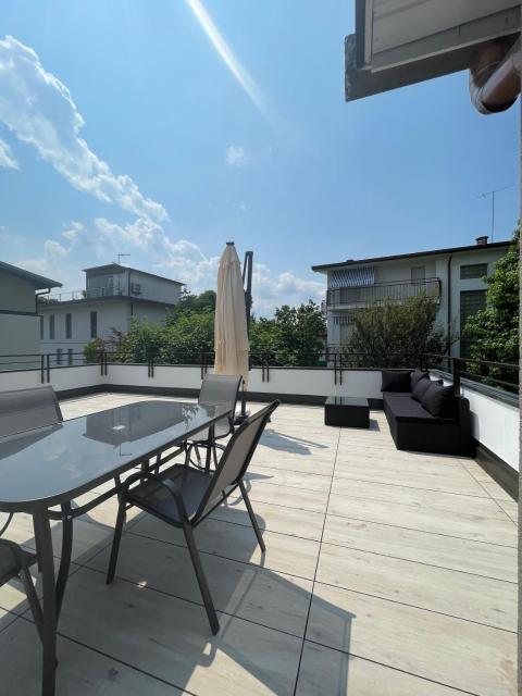 LA TERRAZZA - Very Quiet - Free park - 3 min from Varese center and lake - AIR Conditioning - Cycling friendly