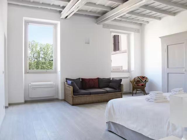 Spacious, Modern, Bright Apartment, near Piazza Navona!