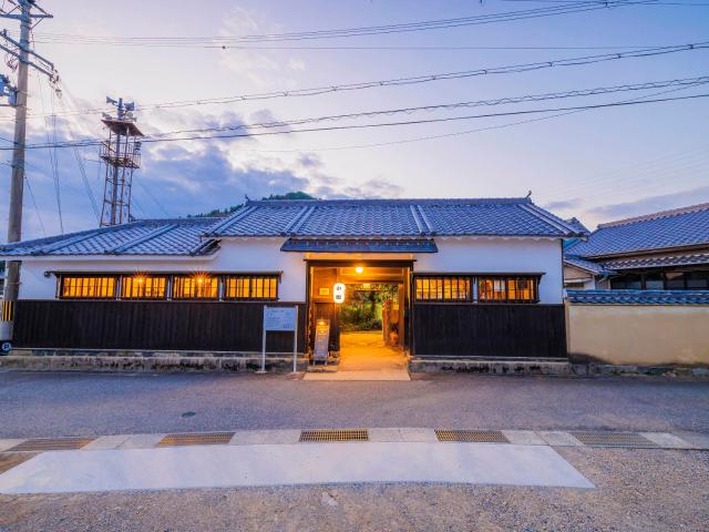 Tetsu-juro former Ogunis residence , Himeji Castles back parlor-like"400-year-old inn"