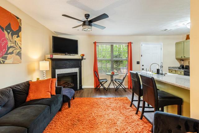 3BR Decatur Townhouse: Near Downtown, Pet-Friendly