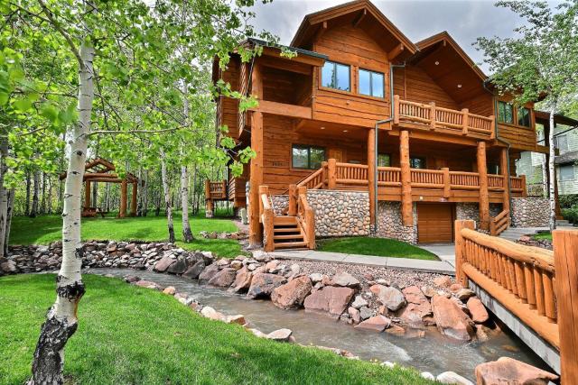 Relaxing Park City Canyons Getaway HOTTUB - Free Bus Minutes to Ski Lift - TimberWolf 2A