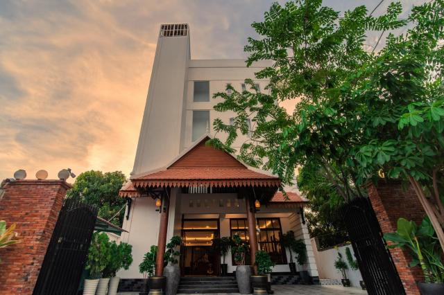 Golden Sanctuary Boutique Hotel