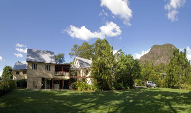 Glass House Mountains Ecolodge