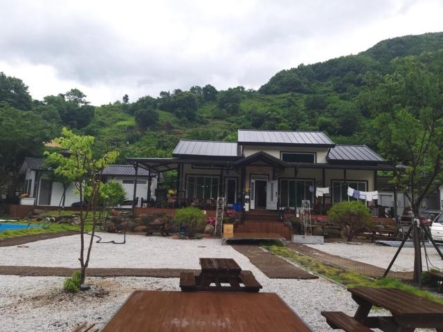 Hamyang Baekmudongmaru Park Pension Campsite