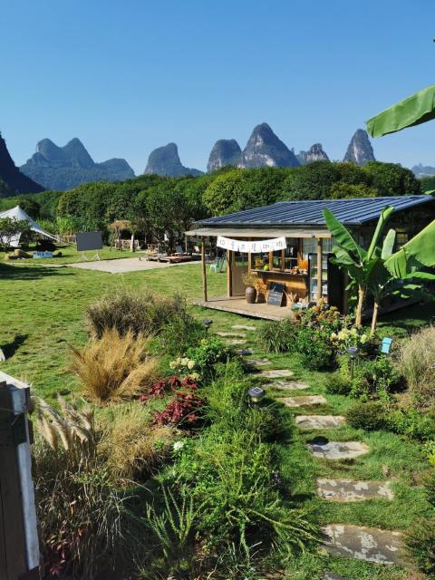 Yangshuo Shui Mo Ju courtyard