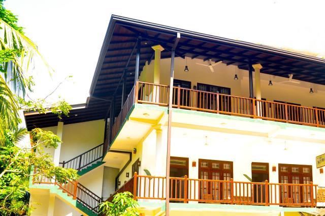 Hiru Resort Inn