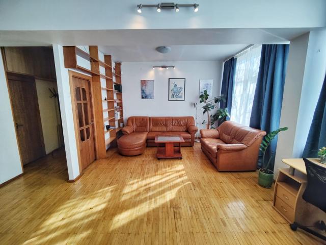 Spacious apartment near old town