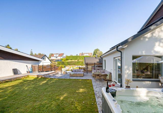 Modern villa with Jacuzzi