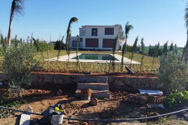 Maison+piscine dans une ferme benslimane