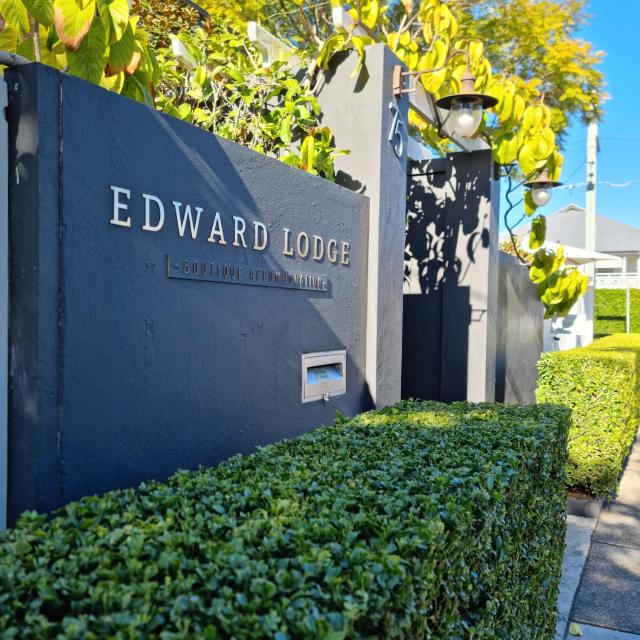 Edward Lodge New Fam