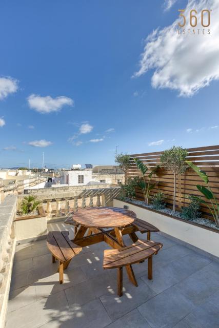 Stunning 3BR Townhouse with Private Rooftop Access by 360 Estates