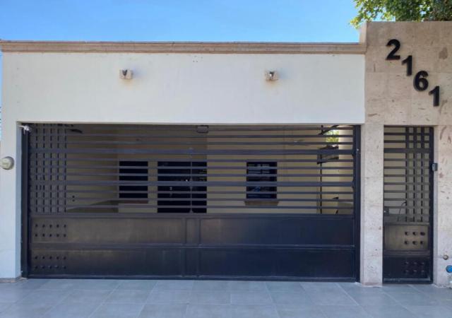 Moderna Casa con Jacuzzi Hidromasaje