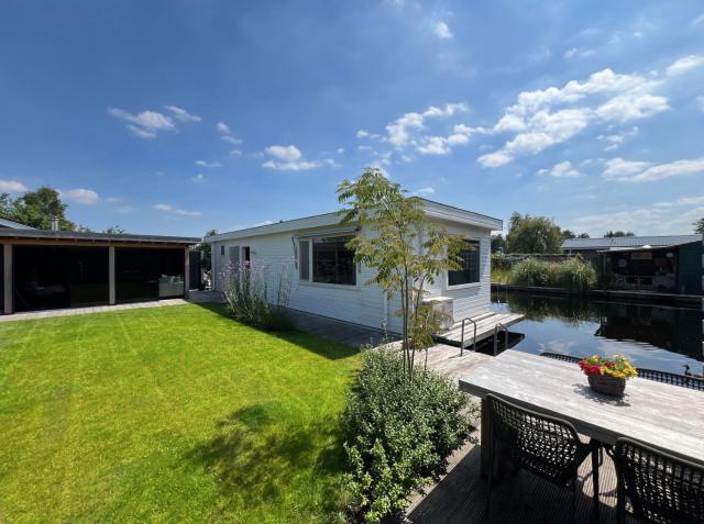 New- Private Cosy Houseboat, on a lake near Amsterdam